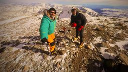 Dos andinistas mendocinos se enfrentaron a fuertes vientos y temperaturas bajo cero para llegar a la cumbre del Aconcagua en pleno invierno.