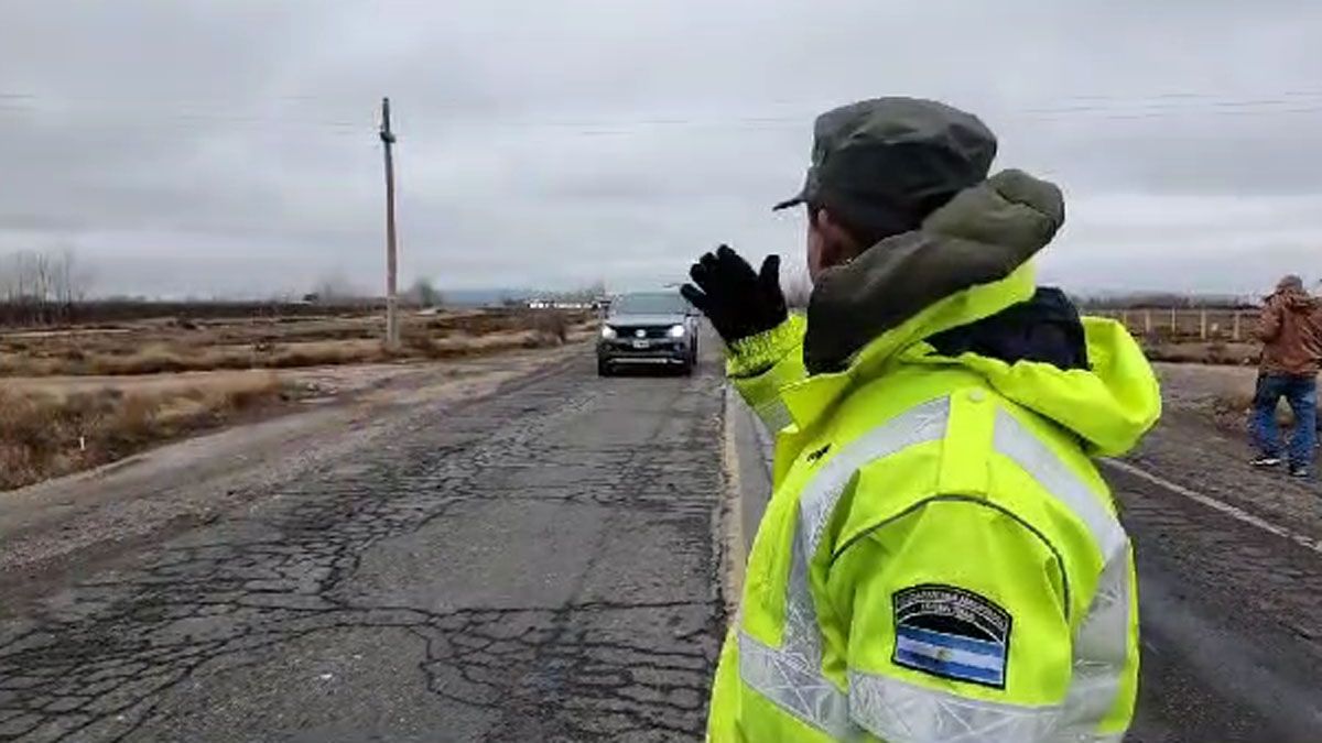 Gendarmería Nacional coordinó el tránsito por la Ruta 7 antes del cierre del Paso Cristo Redentor. Gendarmería Nacional coordinó el tránsito por la Ruta 7 antes del cierre del Paso Cristo Redentor.