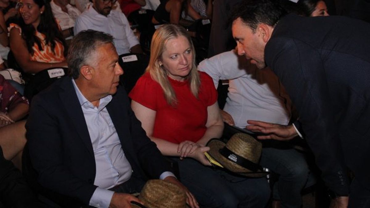 Alfredo Cornejo, Hebe Casado y Tadeo García Zalazar en la Fiesta de la Cosecha.