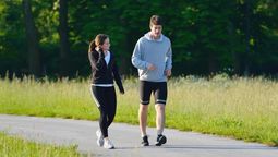 Primavera: cuánto conviene caminar para bajar de peso y prevenir enfermedades coronarias