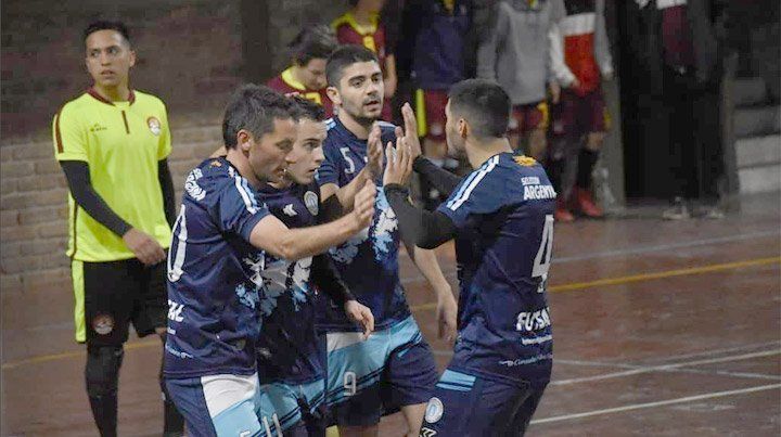 Mientras entreno, goleando espero