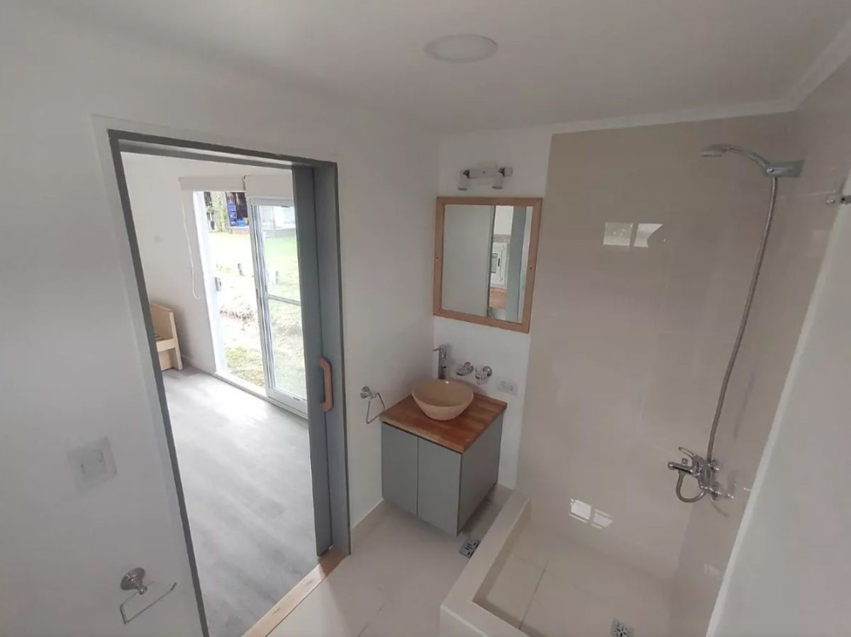 Casa contenedor. Así es el baño. Casa contenedor. Así es el baño.