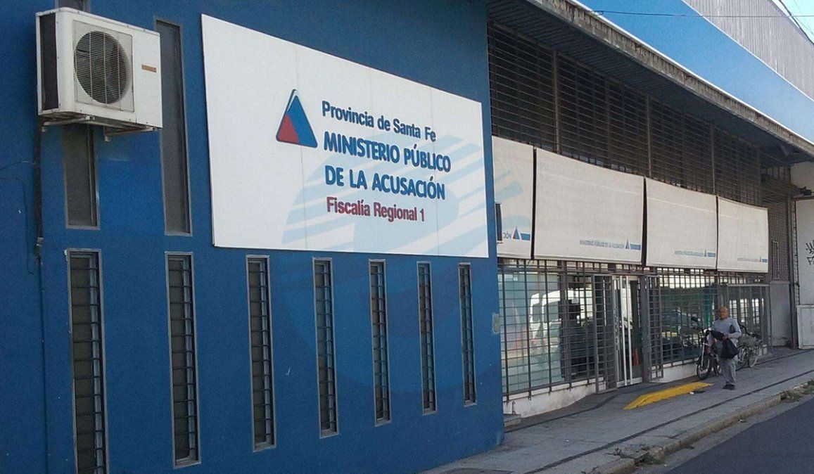 El hombre persiguió a su ex pareja con una cuchilla en la mano gritándole que la iba a matar. Fue detenido por la policía y quedó con prisión preventiva por tentativa de femicidio