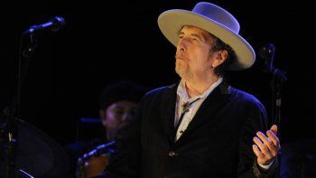 Dylan podría dar discurso por Nobel el próximo año