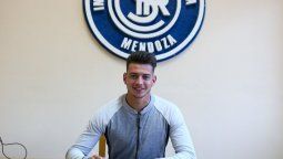 Azarías Molina firmó su contrato como nuevo jugador de Independiente