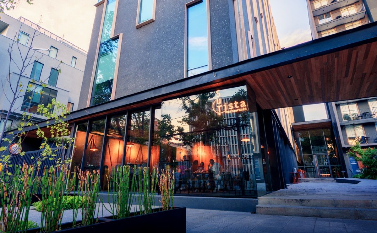 El Hotel Almasur Providencia cautiva por su arquitectura luminosa y ambiente acogedor.