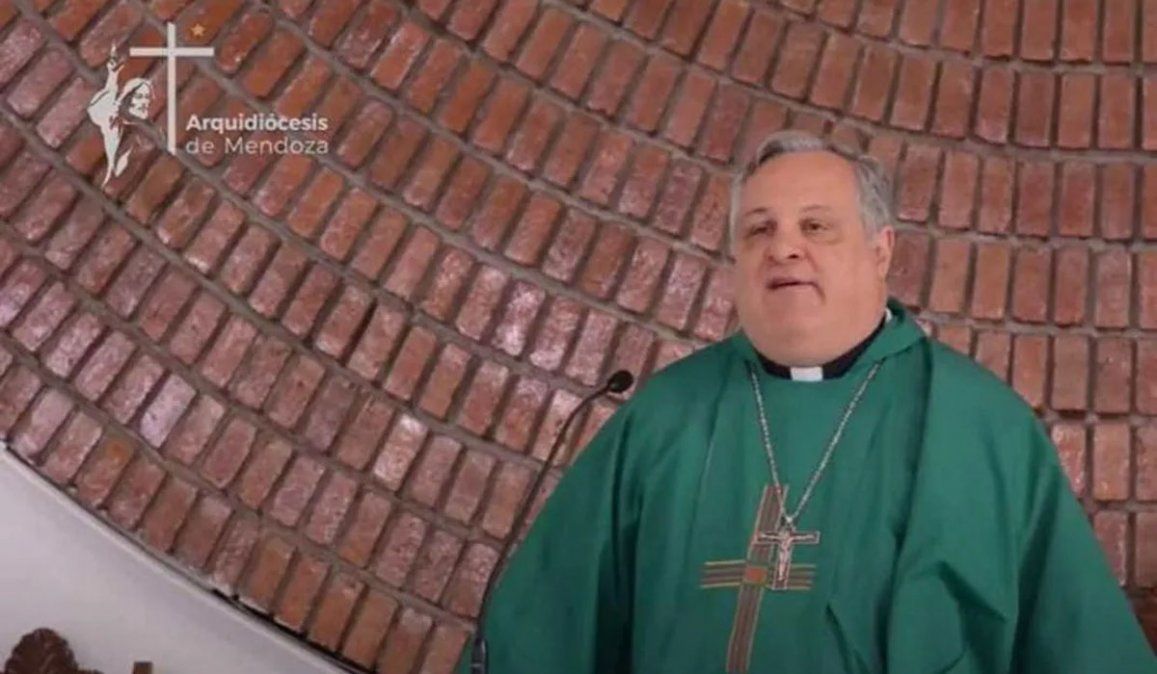 El arzobispo de Mendoza, Marcelo Colombo, saludó a sus fieles en las horas previas a la Navidad y les pidió que se unan para "defender la vida humana"