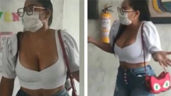Video: no dejaron entrar a una mamá a la escuela por su escote