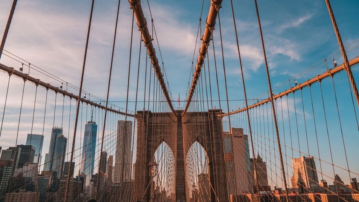 El puente emblemático de Nueva York, un paseo gratis donde se han filmado numerosas películas. El puente emblemático de Nueva York, un paseo gratis donde se han filmado numerosas películas.
