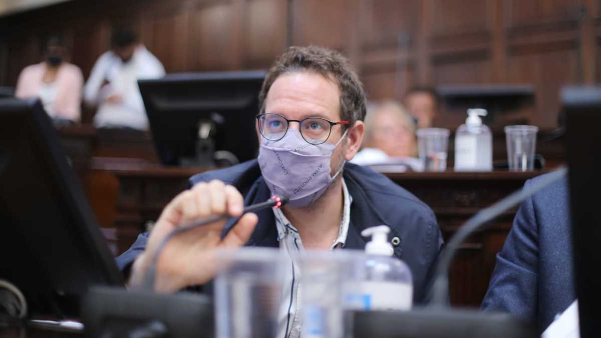 Lucas Ilardo, titular del boque de Senadores del Frente de Todos, cuestionó al Ejecutivo por las tierras cedidas al proyecto El Azufre, donde se planea un centro de esquí con una inversión millonaria en dólares.