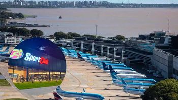 El gimnasio más grande dentro de una terminal aérea está en Argentina y ahora se puede hacer ejercicio mientras esperas el vuelo El gimnasio más grande dentro de una terminal aérea está en Argentina y ahora se puede hacer ejercicio mientras esperas el vuelo