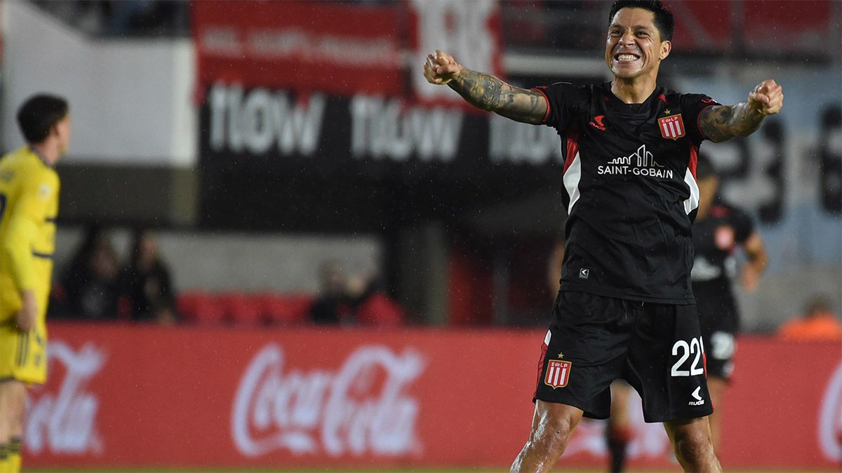 Enzo Pérez festeja el triunfo de Estudiantes ante Boca.