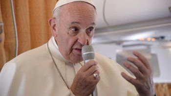 El papa lamenta que enseñen a los niños a 