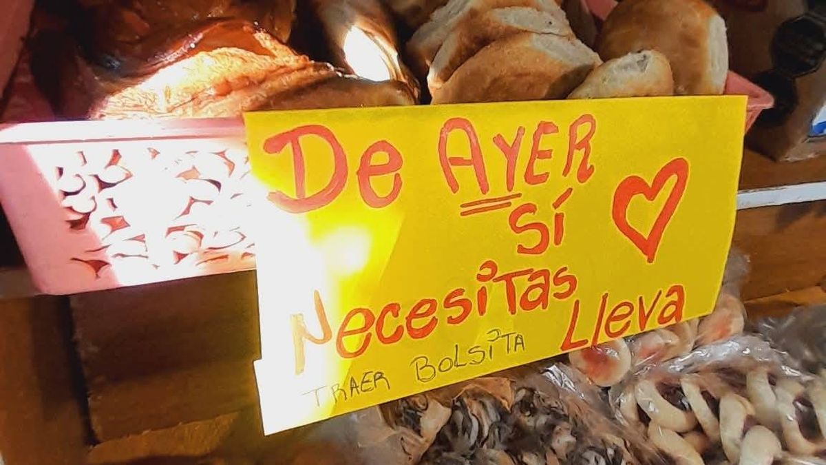 Solidaridad pese a las necesidades: Camila obsequia facturas del día anterior a quien necesite. Solidaridad pese a las necesidades: Camila obsequia facturas del día anterior a quien necesite.