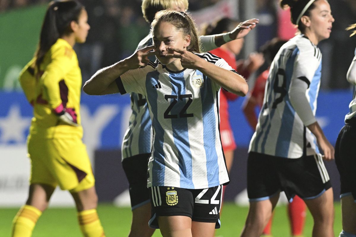 Estefanía Banini hizo el segundo gol de la Selección argentina femenina Estefanía Banini hizo el segundo gol de la Selección argentina femenina