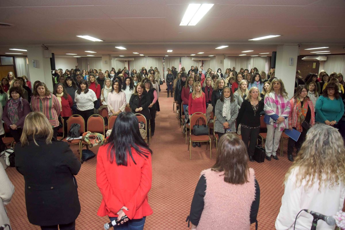 A través de un aula virtual los docentes pueden acceder a los contenidos para el concurso de jerarquía directiva. A través de un aula virtual los docentes pueden acceder a los contenidos para el concurso de jerarquía directiva.