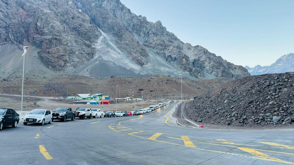 Más de 3 horas de espera en el Paso Cristo Redentor para quienes quieren ingresar a Chile.