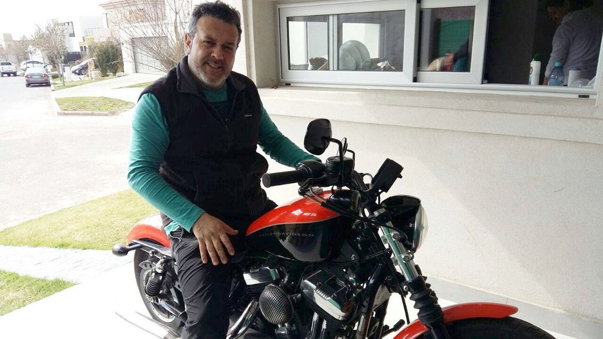 El periodista Renato Di Fabio murió en un accidente en moto cuando regresaba de Chile a Mendoza.
