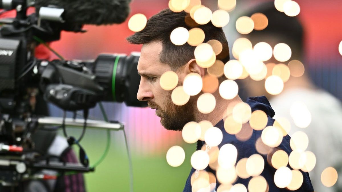 Quitaron todo lo referido a Lionel Messi de la tienda del PSG en los Campos Elíseos.