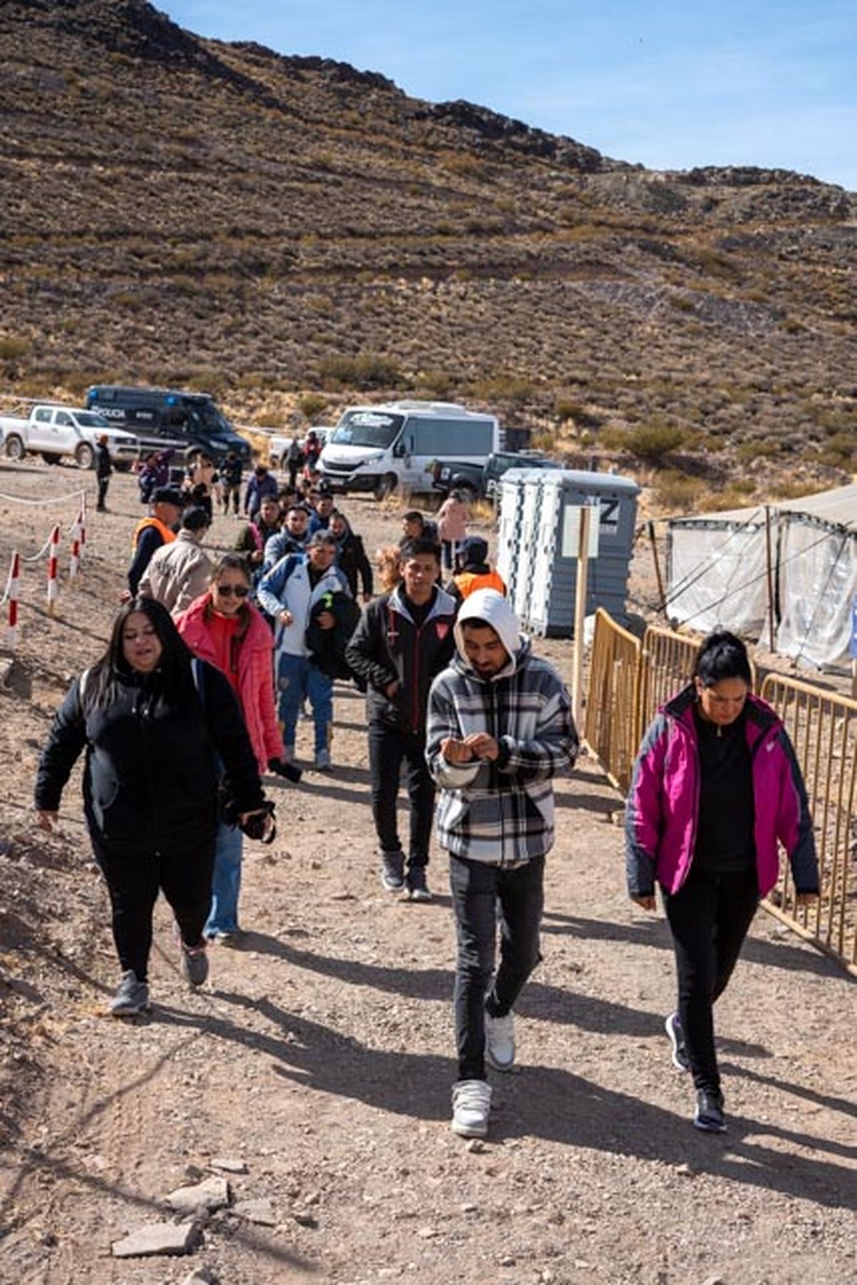 Llegada de los participantes de la audiencia pública. Llegada de los participantes de la audiencia pública.