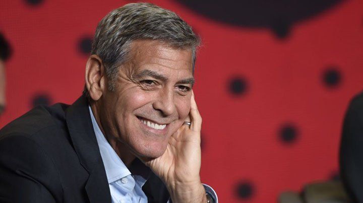 Clooney está bien y fue dado de alta tras el accidente en moto  en Italia