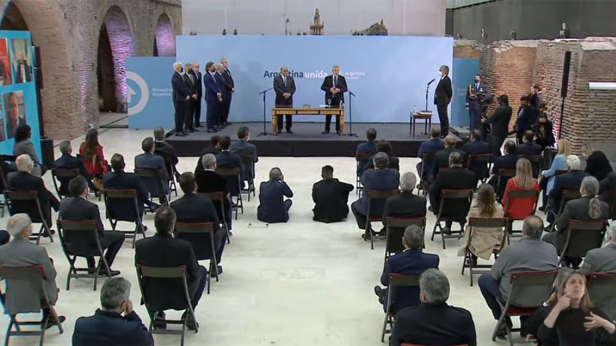 Alberto Fernández le tomó juramento a sus ministros y se refirió a la pelea con Cristina Kirchner