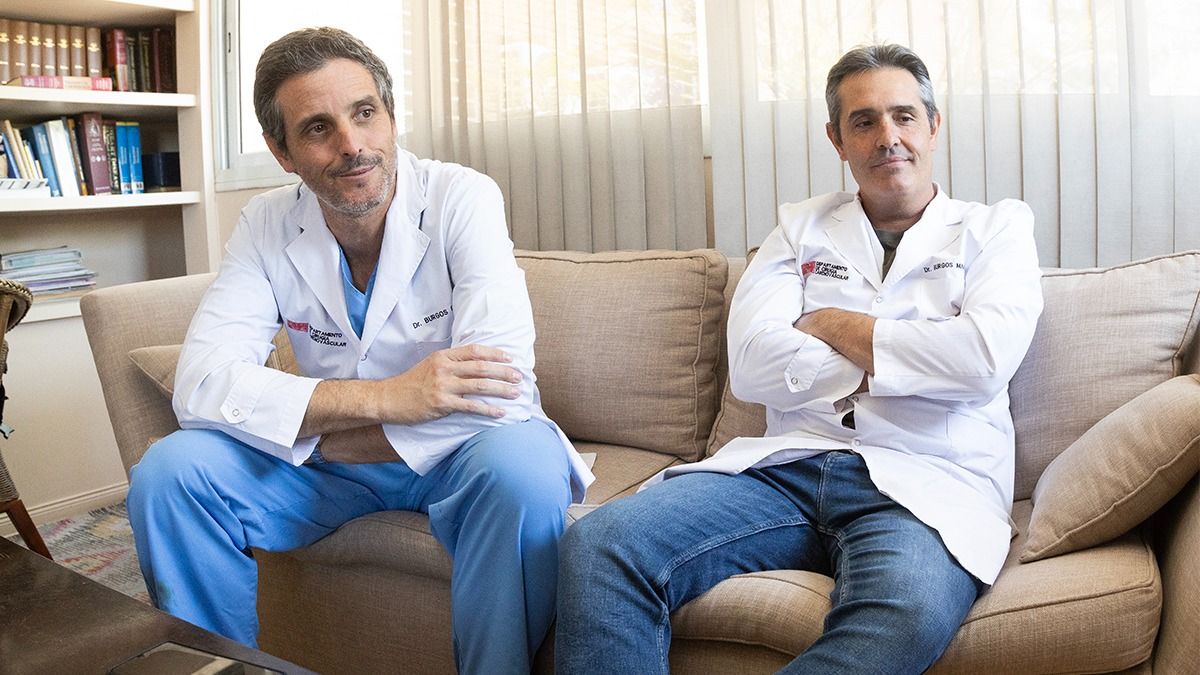 Pablo y Martín Burgos, ambos cardiocirujanos como su padre Claudio. Pablo y Martín Burgos, ambos cardiocirujanos como su padre Claudio.