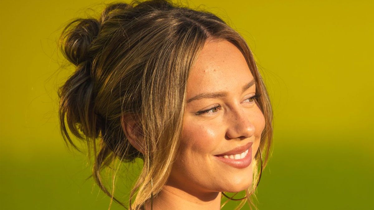 La actriz Ester Expósito rompe todo con su papel de Cayetana Almada en la serie de Netflix.