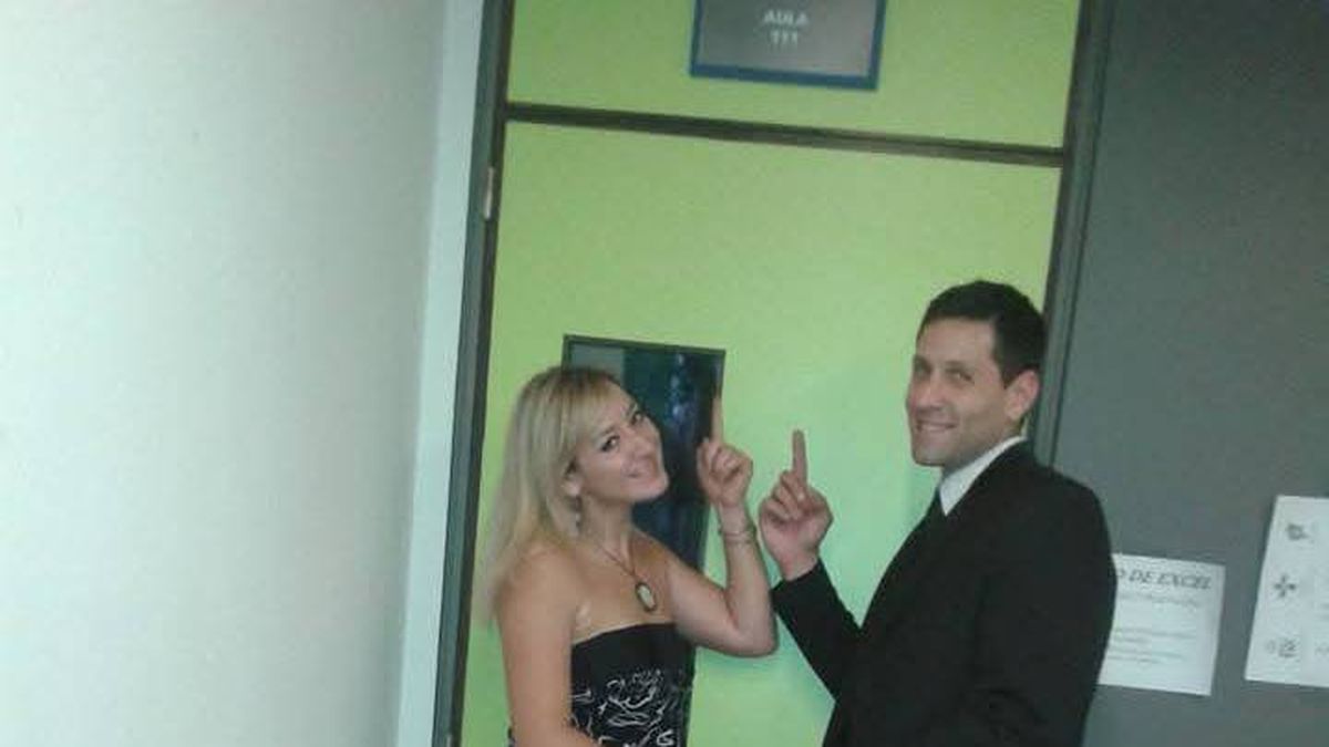 Año 2016, poco después del civil, se fotografiaron en su aula sagrada, en la UCA sede Mendoza. Año 2016, poco después del civil, se fotografiaron en su aula sagrada, en la UCA sede Mendoza.