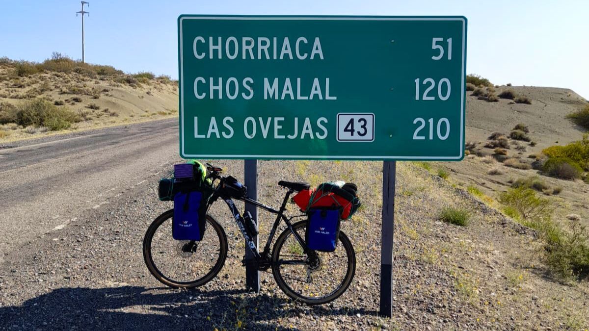 Camino a Chos Malal. Juan Manuel se encontró con muchísima gente valiosa. Camino a Chos Malal. Juan Manuel se encontró con muchísima gente valiosa.