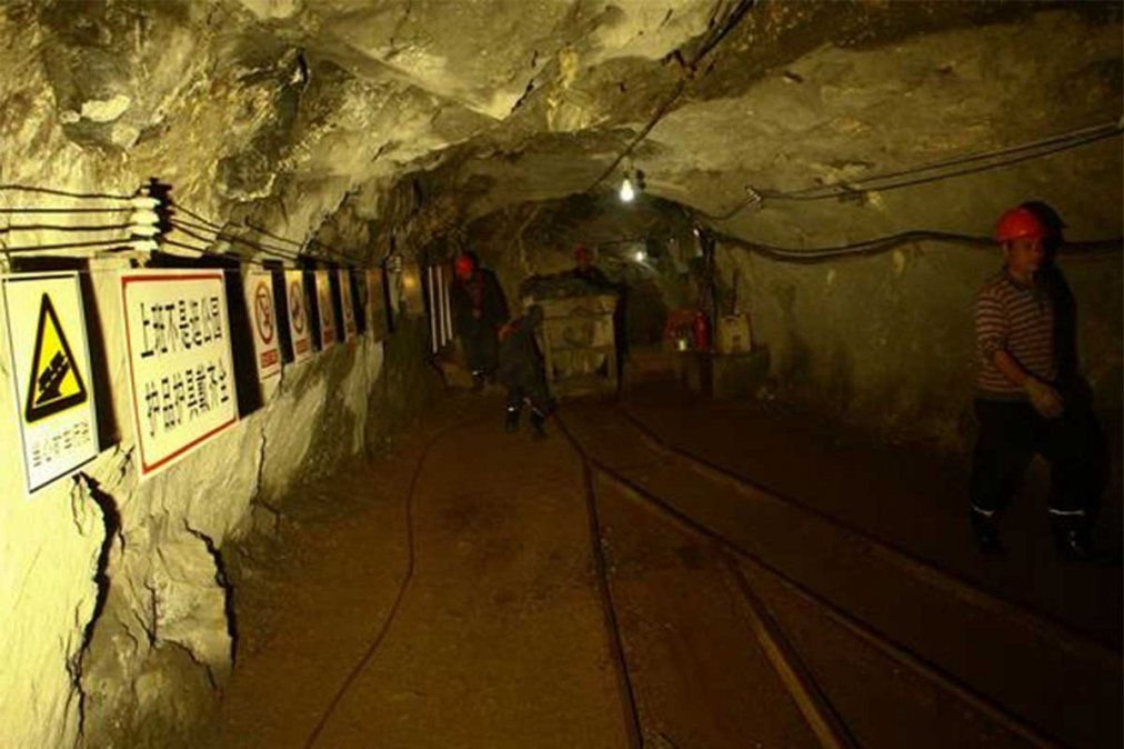 De los 10 mineros atrapados bajo tierra en China desde hacía dos semanas