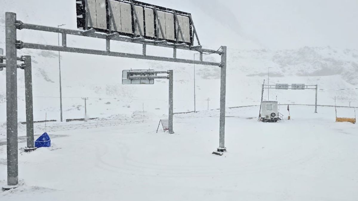 Las nevadas en el Paso Cristo Redentor provocaron el cierre del cruce internacional hasta, por lo menos, este lunes.