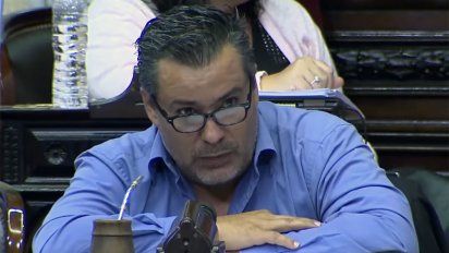 El diputado Juan Ameri presentó su renuncia a la banca, tras protagonizar una escena erótica en una sesión virtual de Diputados. 