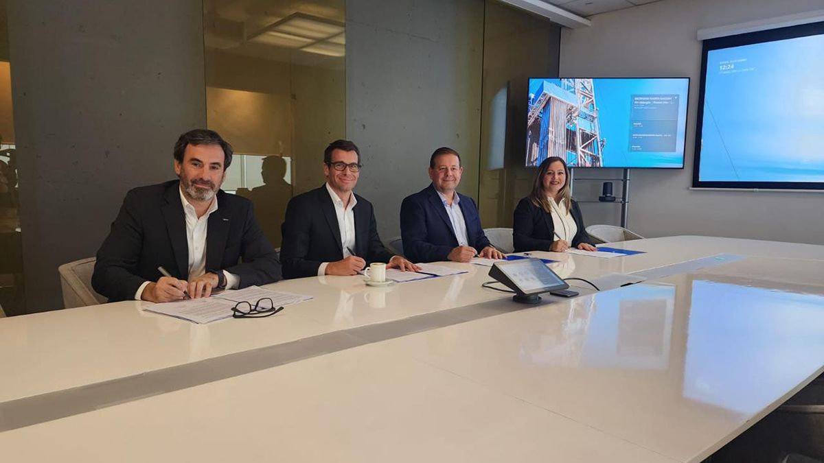 Autoridades de Venoil Energía y de YPF firmaron la documentación respectiva. Autoridades de Venoil Energía y de YPF firmaron la documentación respectiva.
