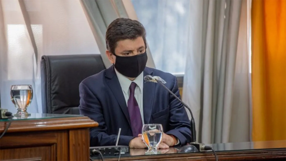 Pablo Salinas conduce el debate contra los detenidos por la Operación Camaleón.