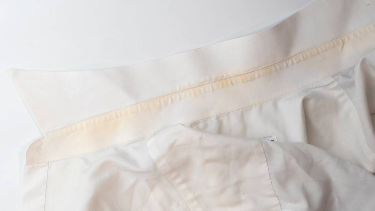 Recupera el cuello de la camisa percudido y con manchas amarillas con este eficiente tip de los trucos caseros. Recupera el cuello de la camisa percudido y con manchas amarillas con este eficiente tip de los trucos caseros.