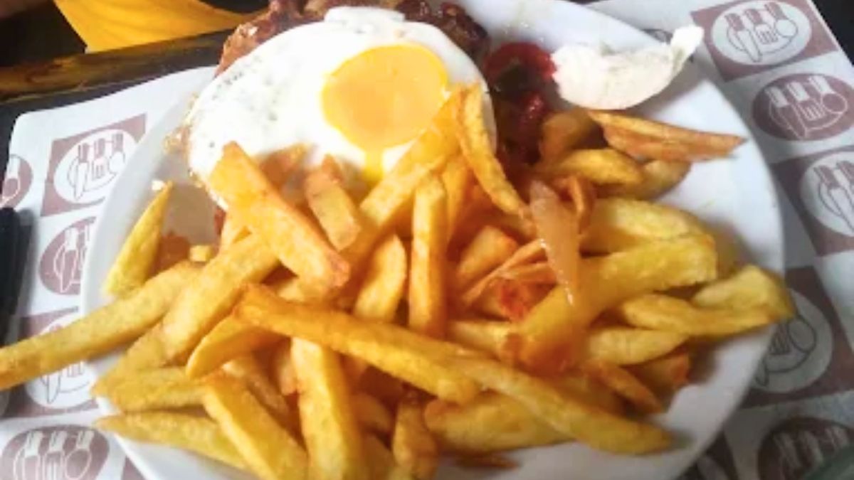 Lomito con 200 gramos de carne por $14.000, la oferta de un bodegón