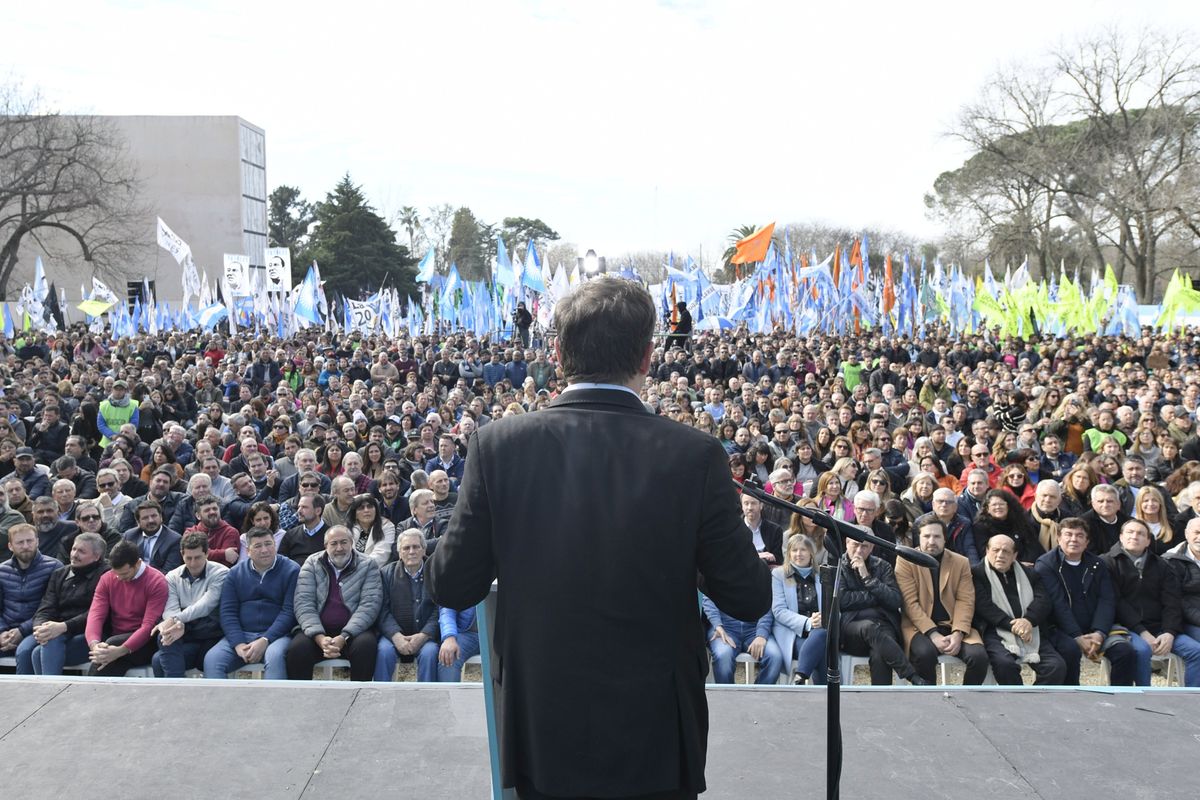 Axel Kicillof encabezó el acto de homenaje a Perón. En la primera fila estuvo sentado Máximo Kirchner.