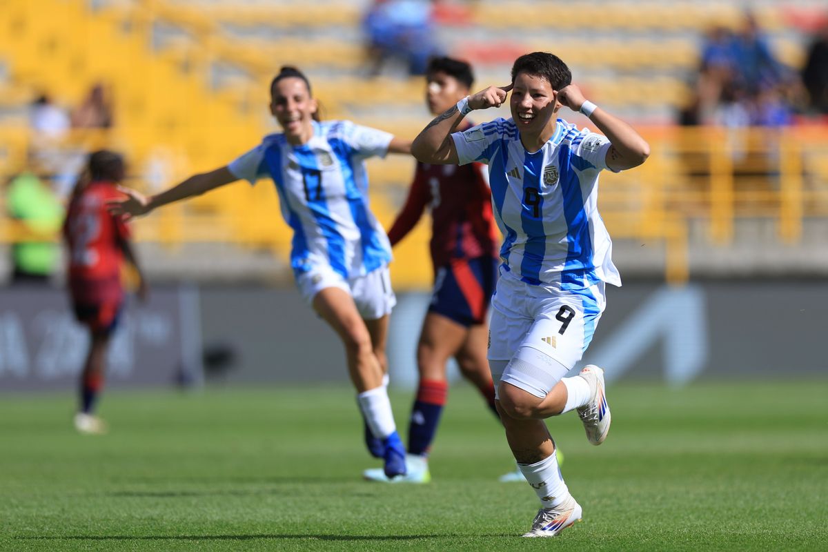 Núñez celebra el golazo del triunfo y la clasificación.