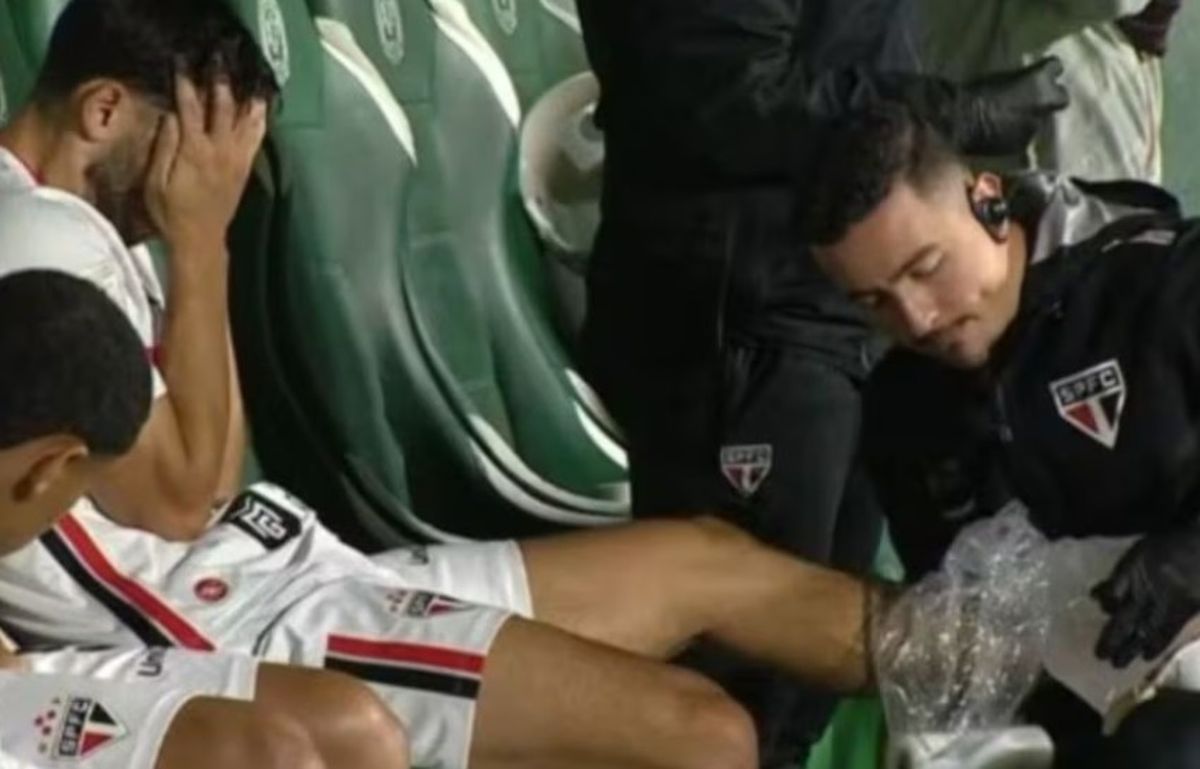 Calleri sali&oacute; con grandes muestras de dolor y no llegar&iacute;a a jugar contra Boca.