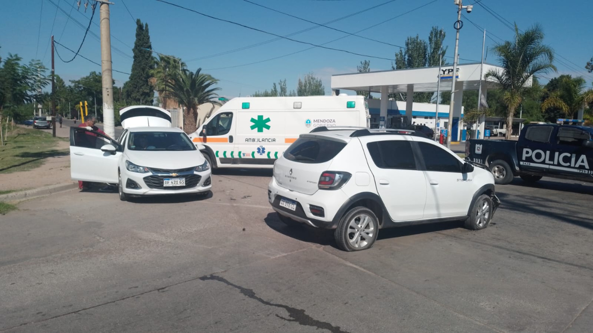 En el vehículo iban como acompañantes una mujer, una nena de 6 años y un nene de 2.