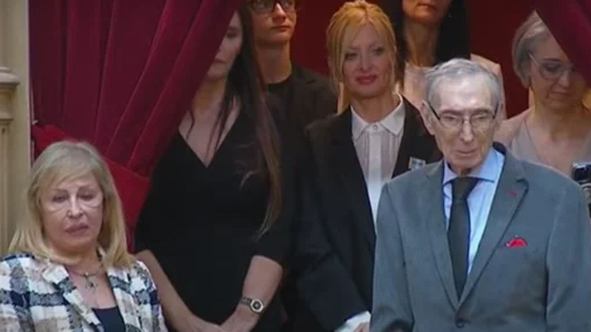 Amalia Yuyito González, junto a Norberto Milei y Alicia Luján Lucich, en uno de los palcos del Congreso de la Nación.