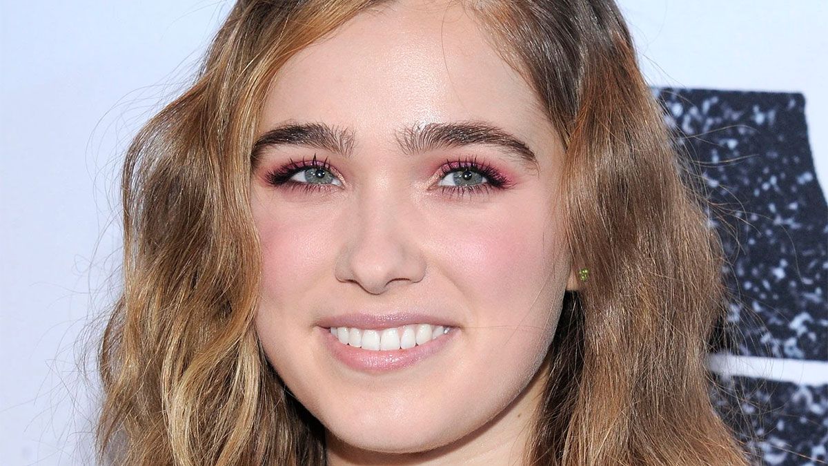 Haley Lu Richardson es la protagonista de La probabilidad estadística del amor a primera vista, película de Netflix.