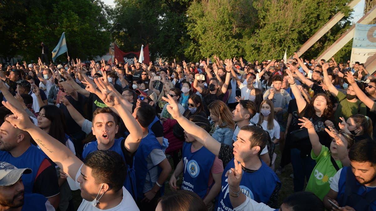 Eufóricos. sí se mostraron los peronistas este domingo en el Día de la Lealtad.