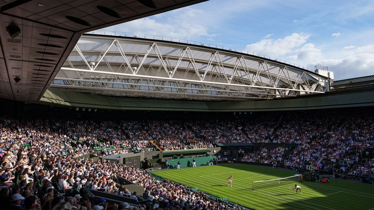 Wimbledon empezó alternando lluvia con algo de sol