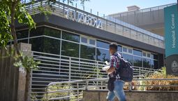 El obrero herido en Guaymallén fue trasladado hasta el Hospital Central. Su estado es grave. El obrero herido en Guaymallén fue trasladado hasta el Hospital Central. Su estado es grave.