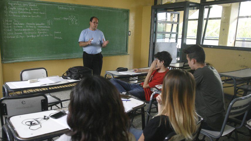 Los estudiantes de carreras docentes de los institutos de la provincia darán un examen en octubre para conocer cómo es el nivel de los futuros maestros, según informó DGE.