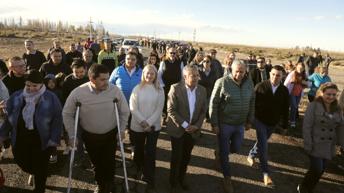 Ojeda, recién operado de la rodilla, recibió hace unos días al precandidato a gobernador por Cambia Mendoza Alfredo Cornejo (UCR) y su candidata a vice, Hebe Casado (PRO). Ojeda, recién operado de una rodilla, recibió hace unos días al precandidato a gobernador por Cambia Mendoza Alfredo Cornejo (UCR) y su candidata a vice, Hebe Casado (PRO).