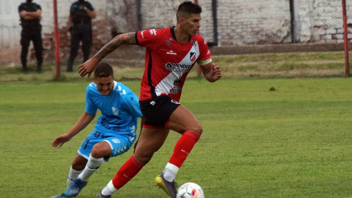 El defensor del Deportivo Maipú Leandro Corulo.