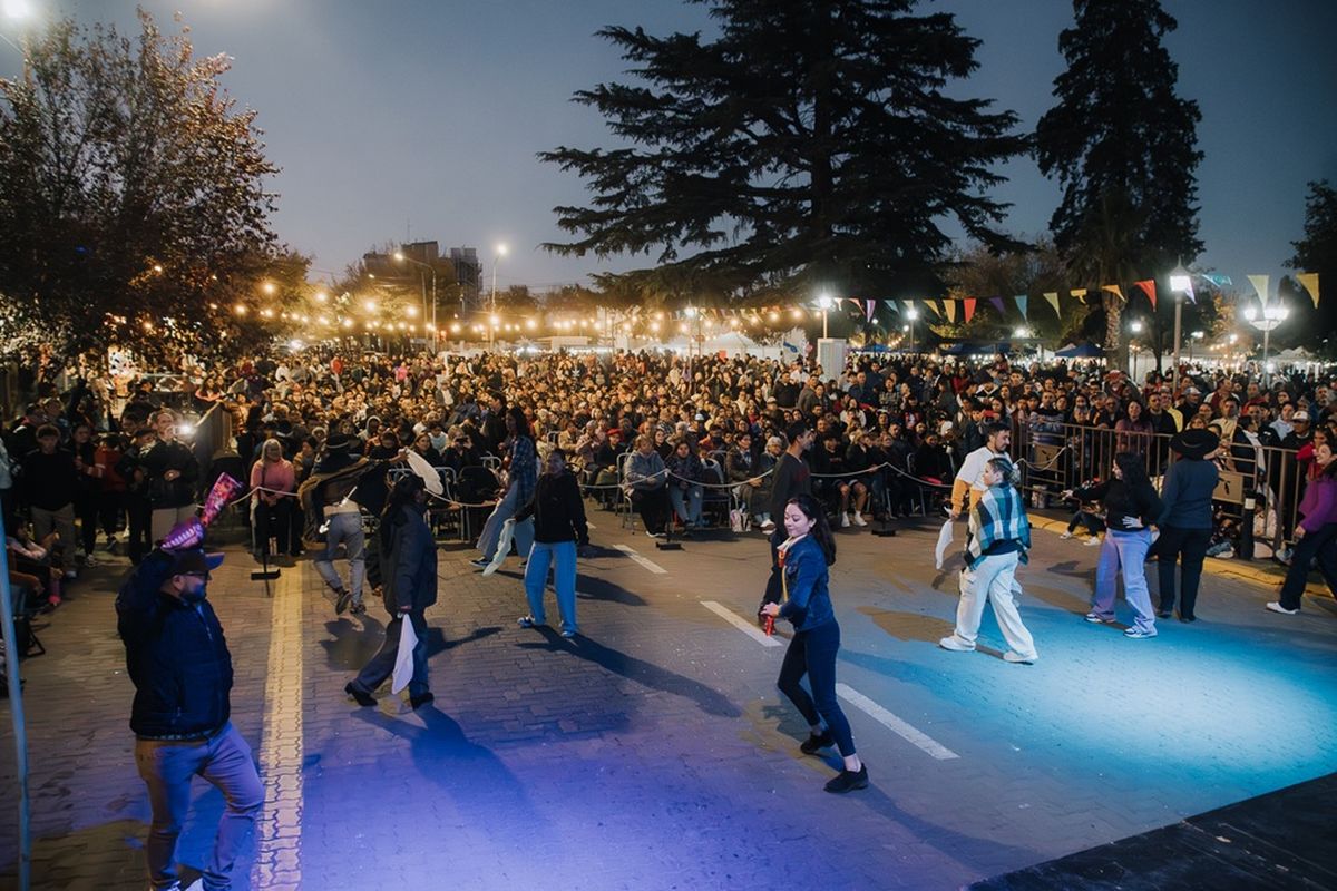 Tupungato celebra la tercera edición del Festival de Nuez y de los Vinos de Altura. Tupungato celebra la tercera edición del Festival de Nuez y de los Vinos de Altura.